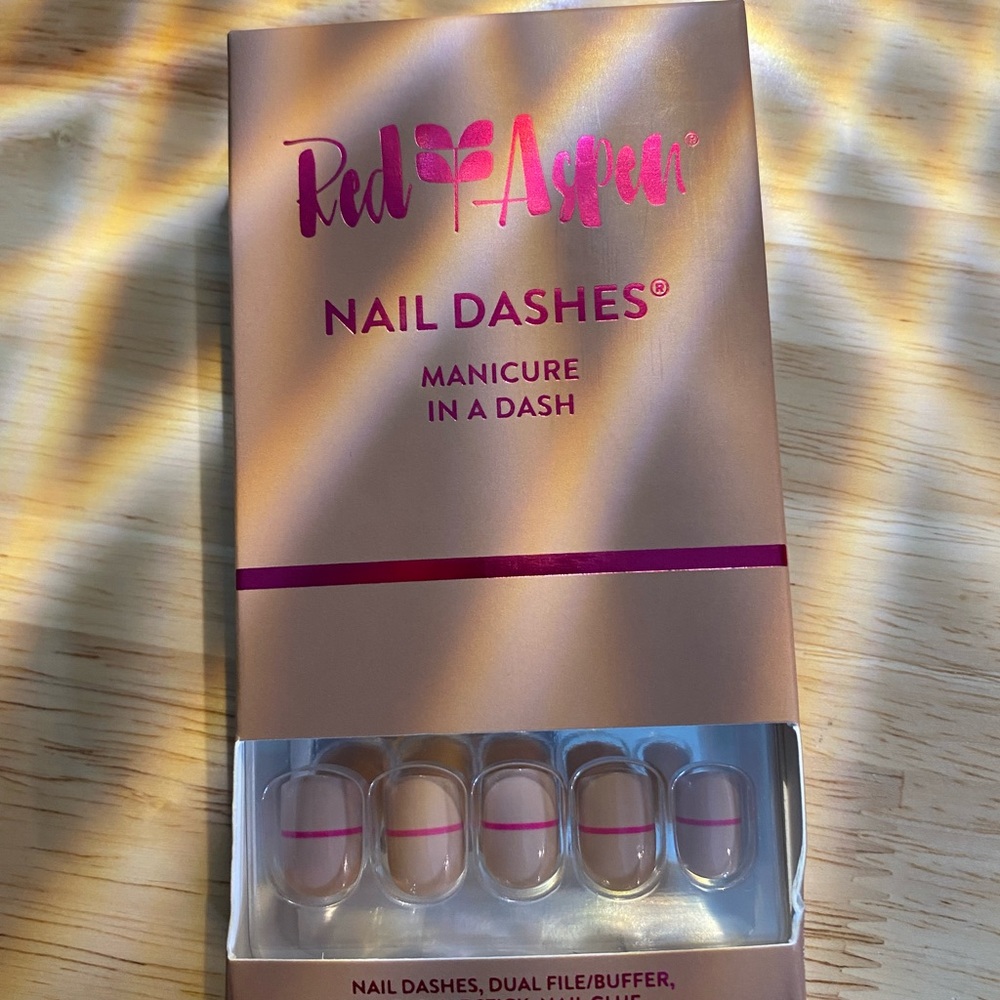 Red Aspen Nail Dashes NIB
OTHER DASHES AVAILABLE